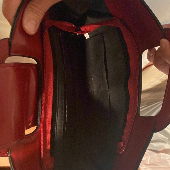 Red hand bag - Picture 2 of 3